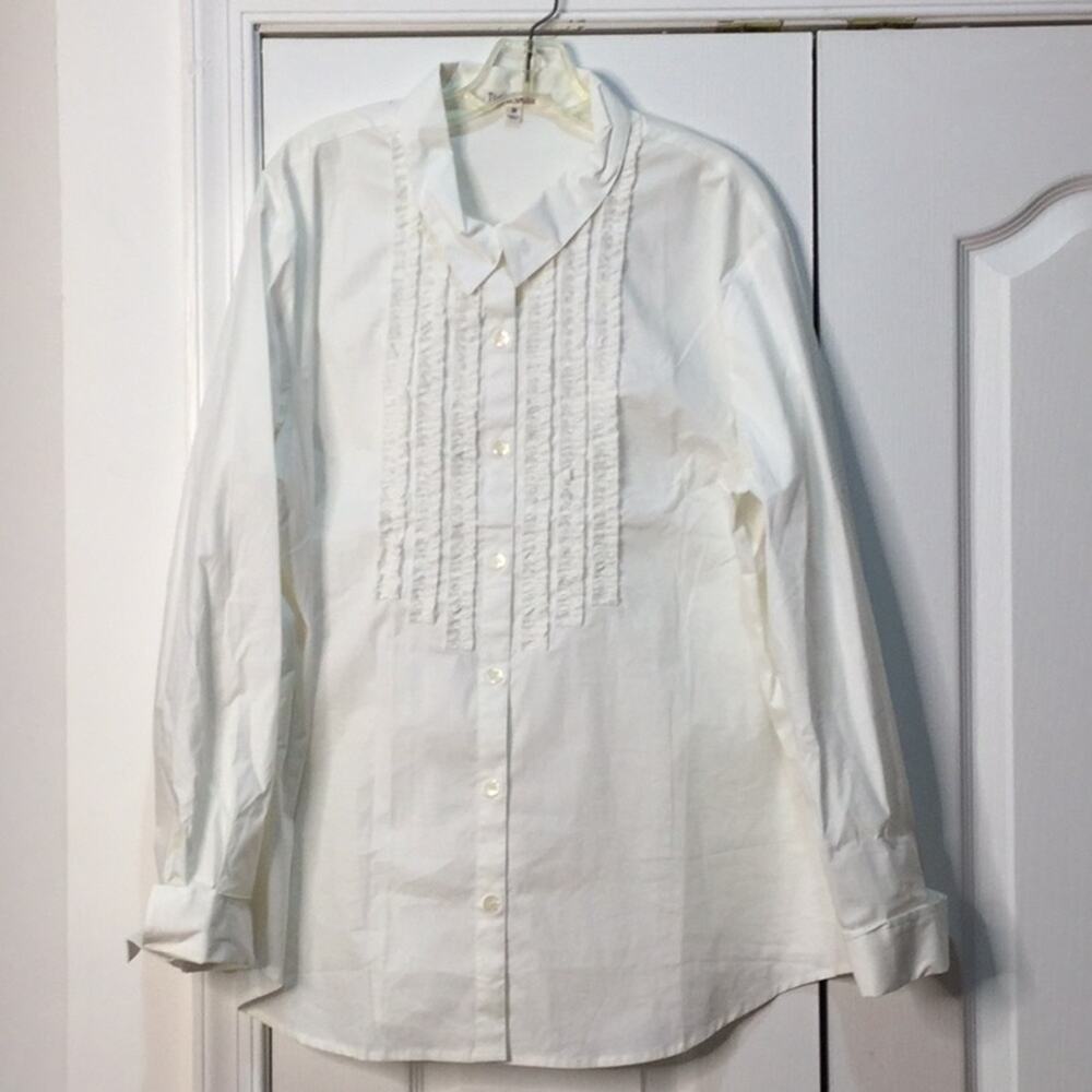 TravelSmith 3x white ruffled front blouse worn 1